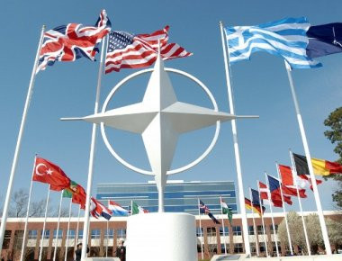 ΝΑΤΟ: «Να ενεργοποιηθούν όλα τα μέσα εναντίον του ISIS»